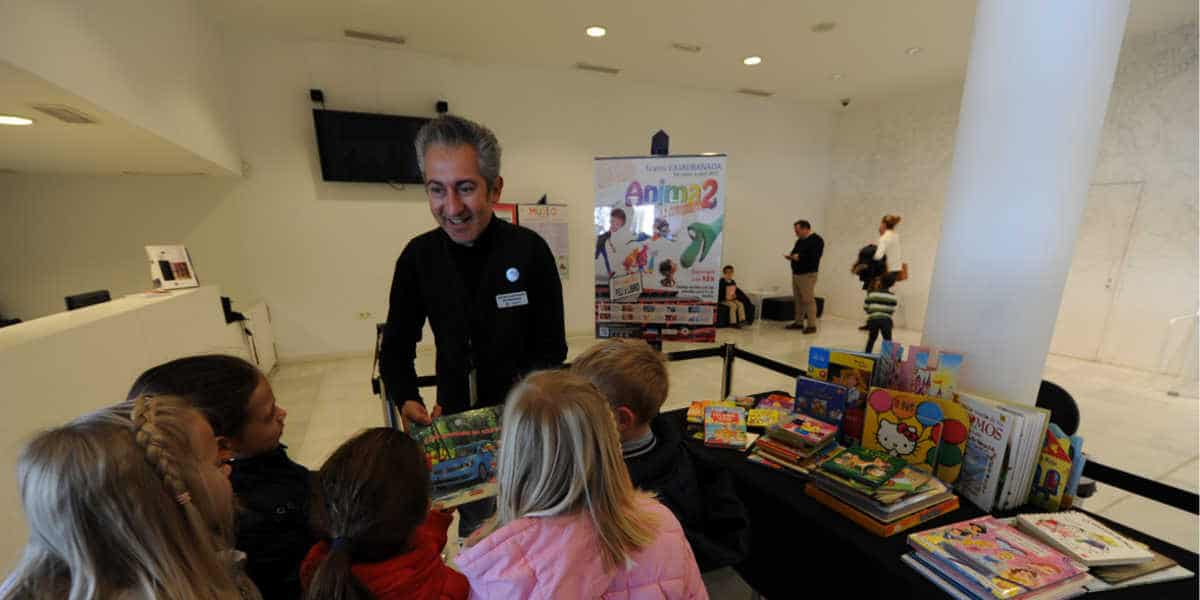 Éxito de la iniciativa “Peli X Libro” de CAJAGRANADA, con 350 libros entregados por los espectadores