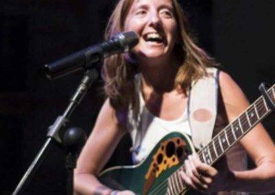 Canciones mías, poemas de otros. Inés Saavedra