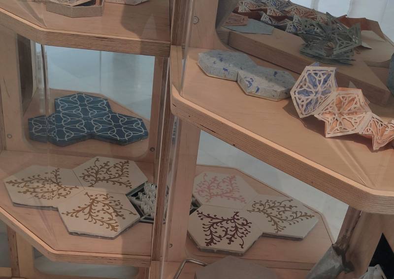 Detalle del proyecto 'El Fabricante' y exposición 'Patrones exóticos'