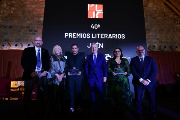 Carlos Dávalos, Javier Lasheras y Paula Praes, ganadores de la 40ª edición de los ‘Premios Literarios Jaén’ de CajaGranada Fundación y CaixaBank