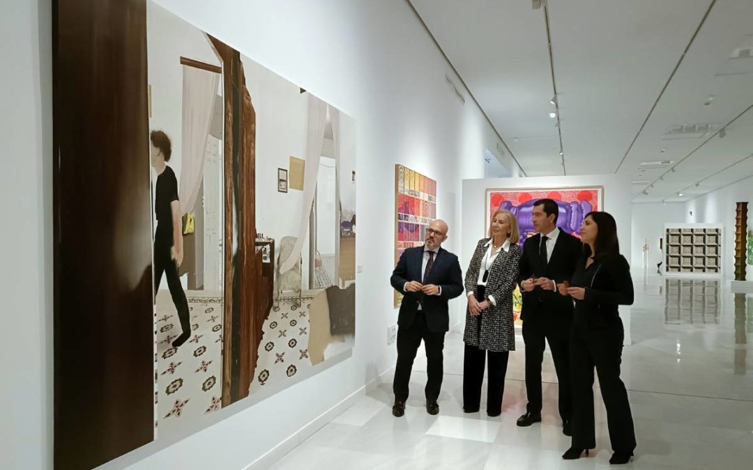En la fotografía de izquierda a derecha: el director comercial de CaixaBank en Granada y Jaén, Amador Carmona Acedo; la presidenta de CajaGranada Fundación, María Elena Martín-Vivaldi Caballero; el comisario de la exposición, Juan Alfonso Contreras Fernández; y la directora de Área de Granada Provincia Sur de CaixaBank, Laura Jurado.