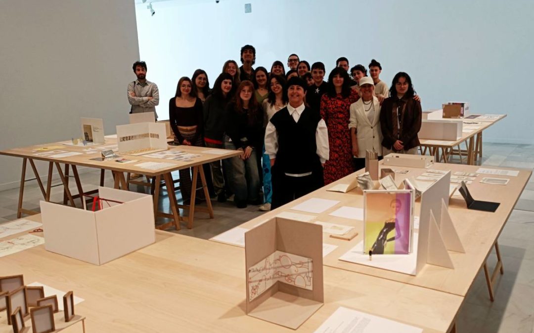 Foto de familia de los participantes en la exposición 'Simulacro'
