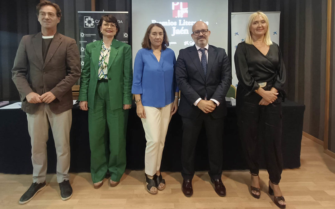 Foto de familia de la proclamación de los ganadores de la 41ª edición de los Premios Literarios Jaén de CajaGranada Fundación y CaixaBank