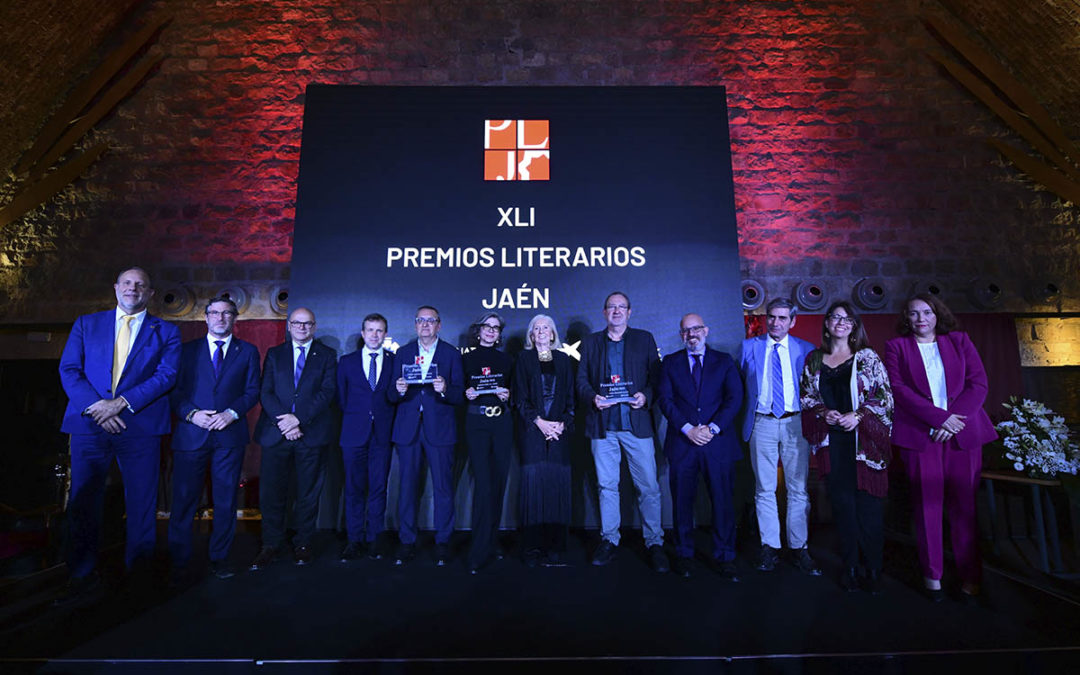 Foto de familia del acto de entrega de los 41 Premios Literarios Jaén 2025