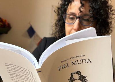 Raquel Paiz presenta ‘Piel muda’, sus versos más íntimos, en el Centro Cultural CajaGranada