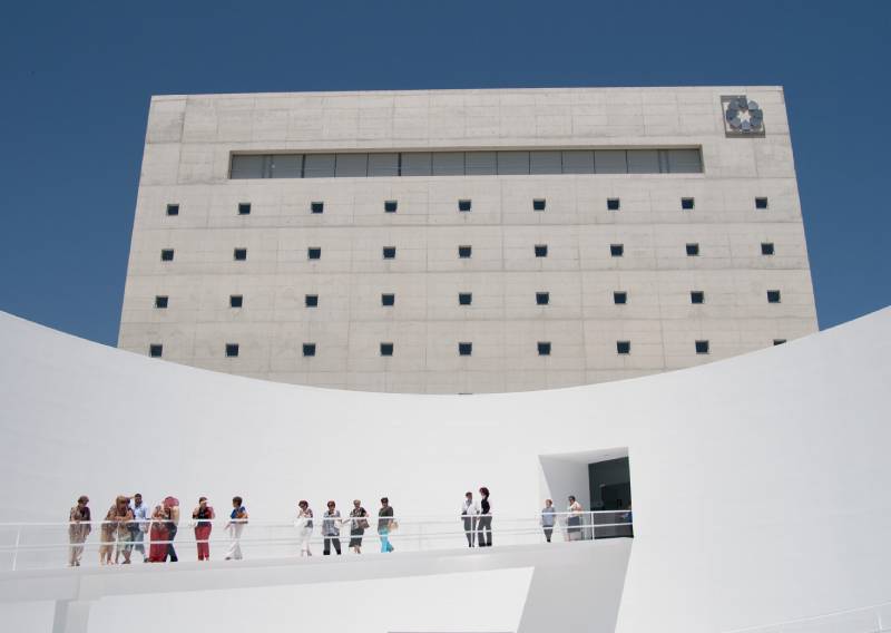 Fotografía del Patio Elíptico del Centro Cultural CajaGranada