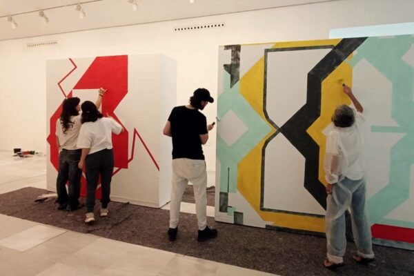 El Centro Cultural CajaGranada acoge un taller-exposición impartido por la artista Isabel Flores en el marco de FACBA 26