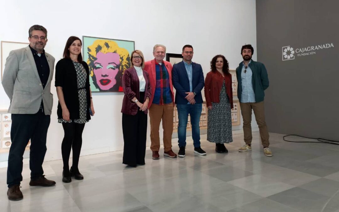 De izquierda a derecha: el comisario de la exposición y profesor de la UGR, Joaquín Roldán Ramírez; la directora del Museo Memoria de Andalucía de CajaGranada Fundación, Eloísa del Alisal Sánchez; la presidenta de CajaGranada Fundación, Ángeles Orantes-Zurita López; el comisario de la exposición y profesor de la UGR, Ricardo Marín Viadel; el vicedecano de Prácticas de la Facultad de Ciencias de la Educación de la UGR, Pedro Valdivia Moral; la decana de la Facultad de Bellas Artes de la UGR, Elizaberta López Pérez; y el vicedecano de Extensión Cultural y Estudiantes de la Facultad de Bellas Artes de la UGR, Manuel Bru Serrano.