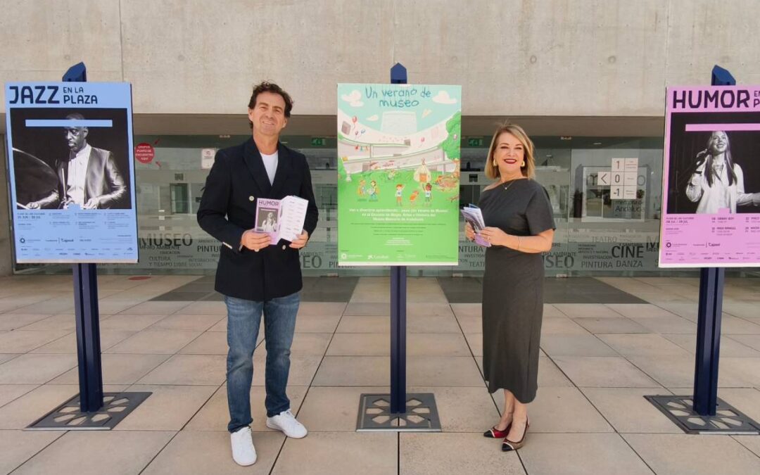 En la fotografía, de izquierda a derecha: el director-gerente de CajaGranada Fundación, Fernando Bueno, y la presidenta de CajaGranada Fundación, Ángeles Orantes-Zurita