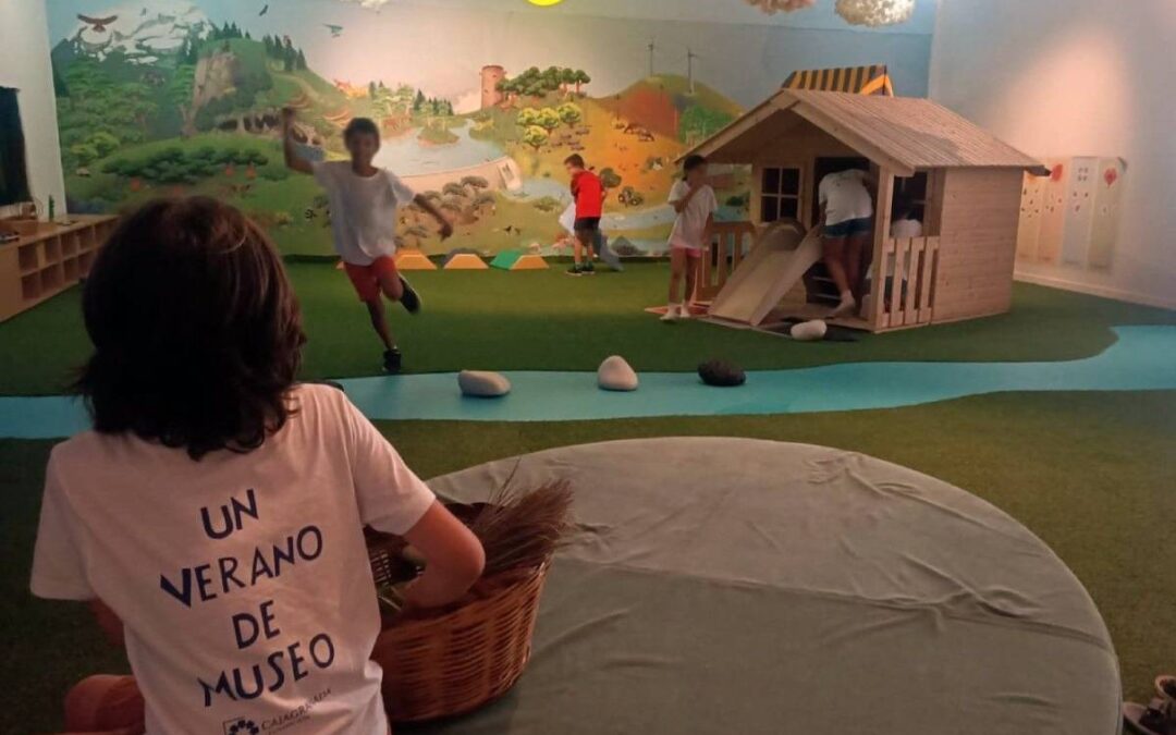 Varios niños disfrutando del Museo Memoria de Andalucía