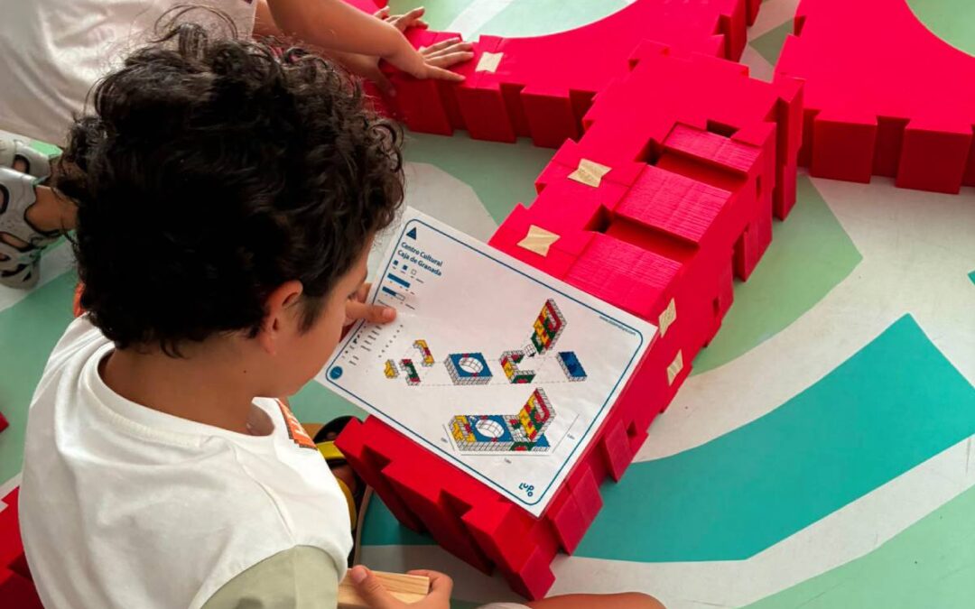 Niños disfrutando de una actividad en el Museo Memoria de Andalucía de CajaGranada Fundación